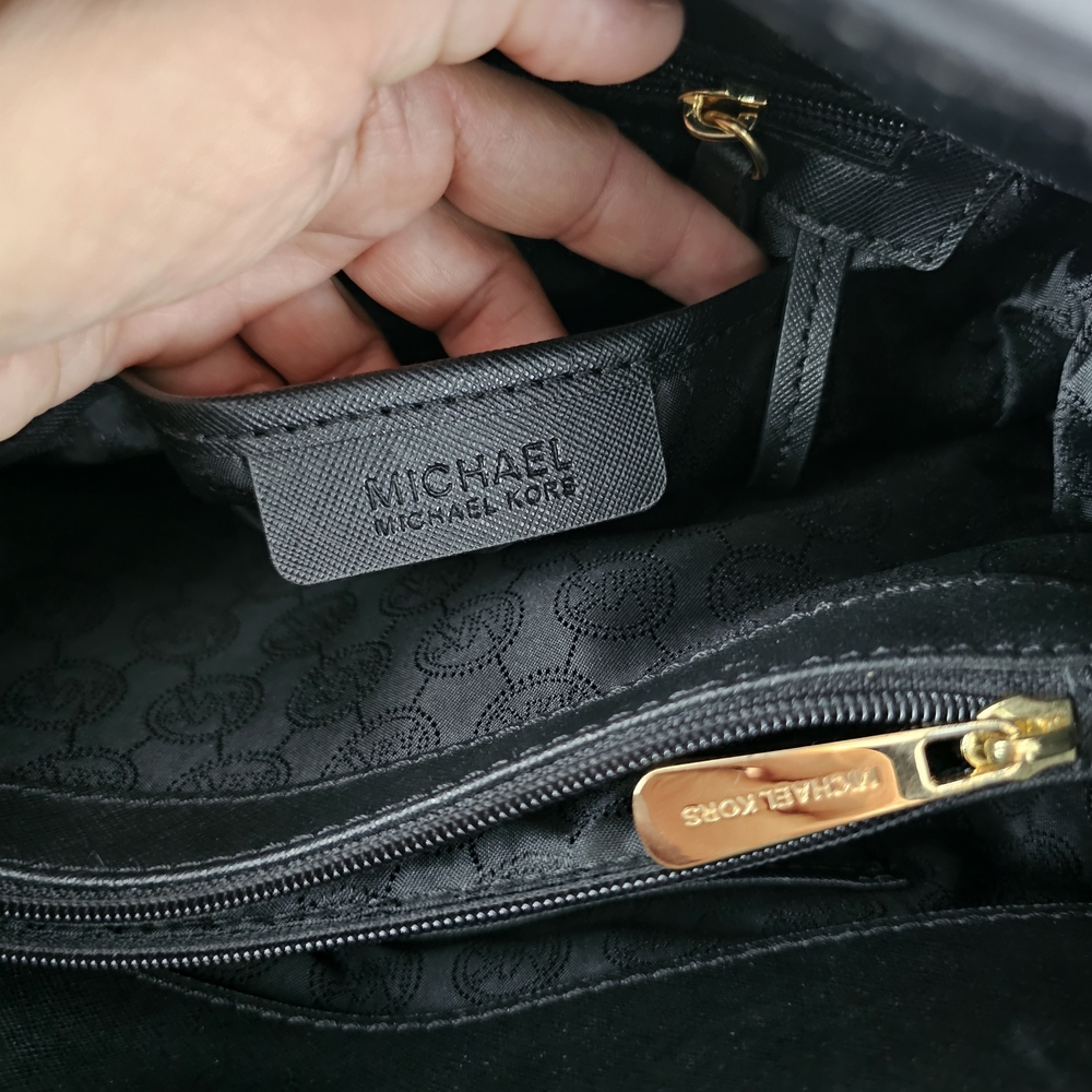 Michael Kors Black Hampton Leather Handbag - Picture 14 of 17